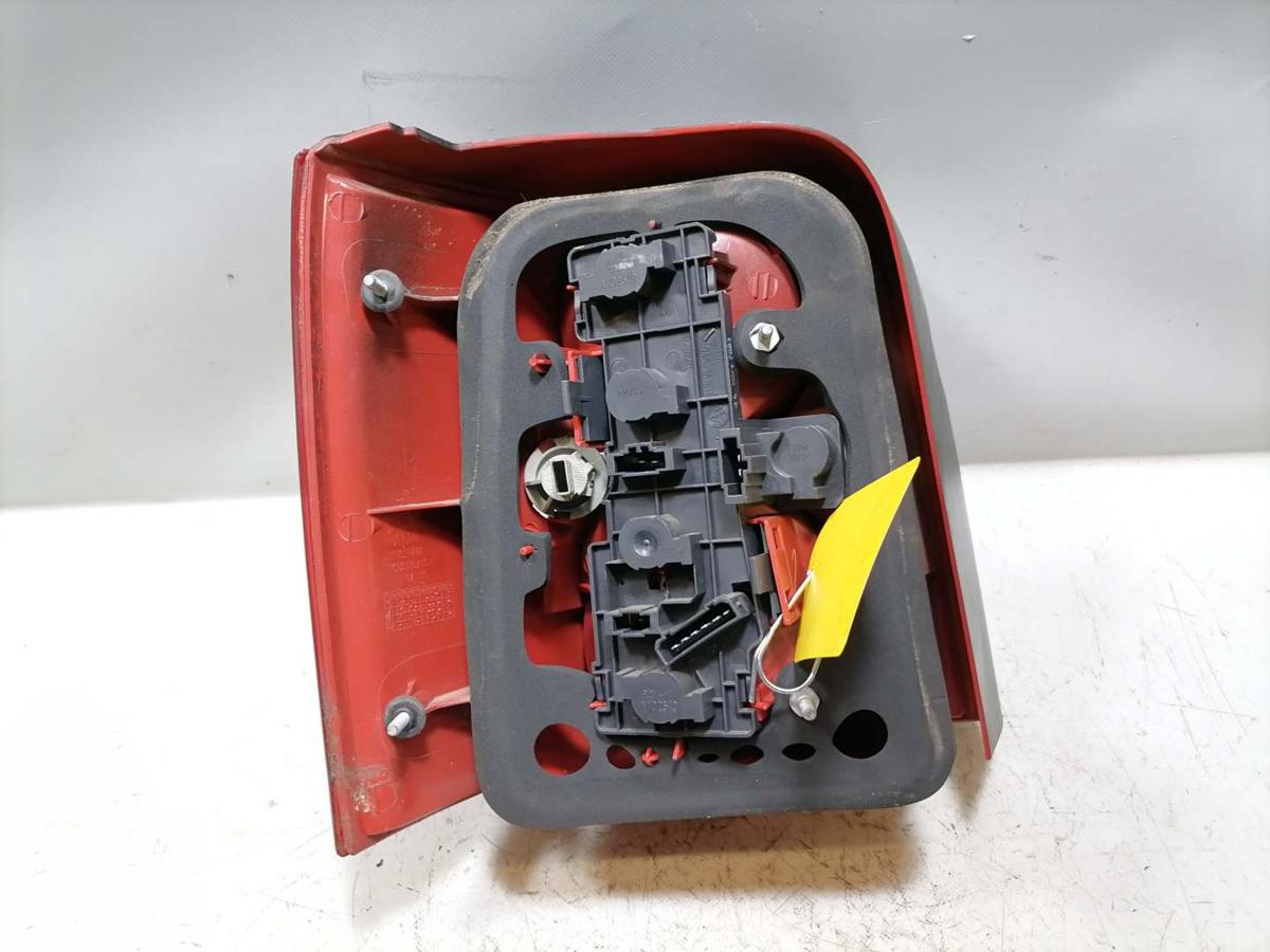 VW Passat 3BG Rücklicht Rückleuchte Schlussleuchte rechts Kombi Bj.2001